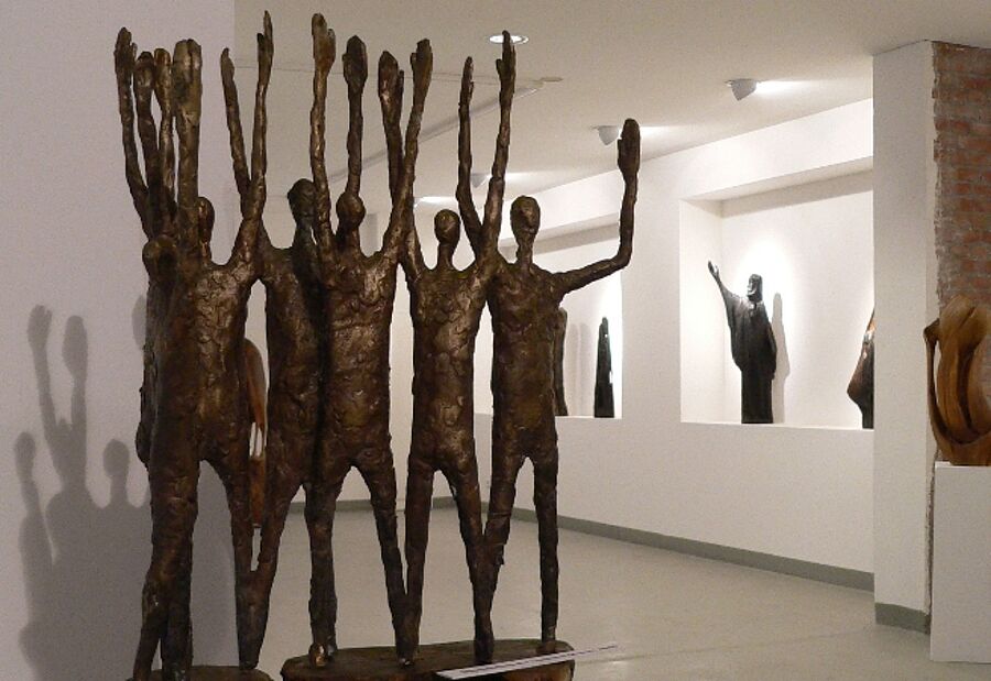 Skulptur: "Die Überwindung der Trennung" (Bronze/Holz)