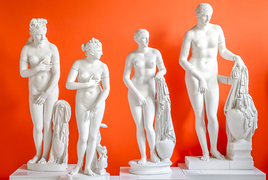Aphroditenstatuen in der Sammlung der Gipsabgüsse antiker Skulpturen