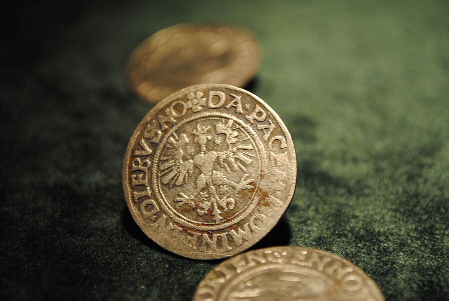 Silbermünzen aus dem 16. Jahrhundert im Hist. Museum Aurich
