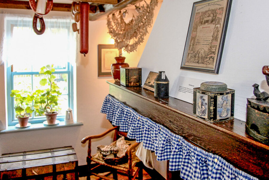 Innenansicht der Kammer des Landarbeiterhauses