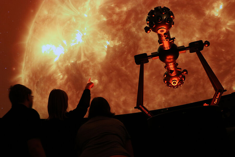Multimediashow im Planetarium im Museum am Schölerberg