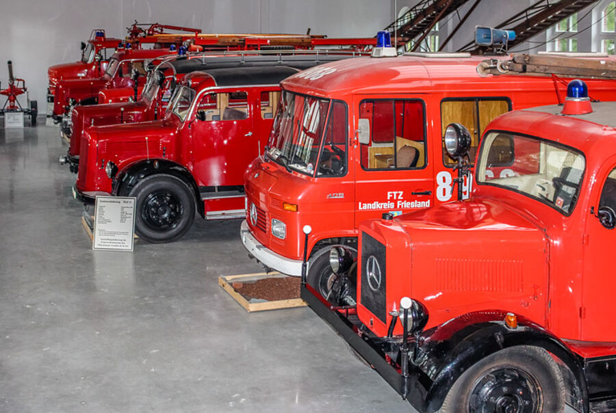 Im Erweiterungsbau haben unsere Feuerwehrfahrzeuge und Großgeräte zusammengefunden