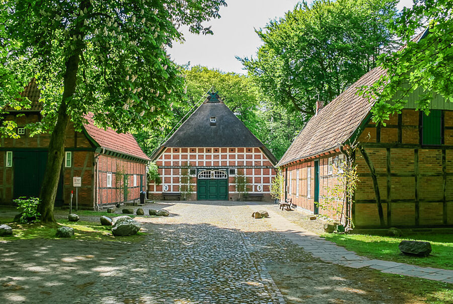 Der Meyerhof mit Kunstgewerbehaus und Weberhaus - Heimatmuseum Scheeßel