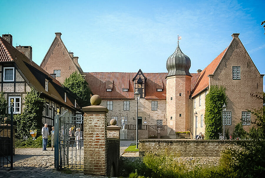 Außenansicht der Burg Bederkesa