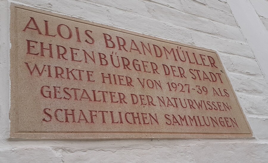 Tafel an der Außenseite des Tiermuseums, (c) Stadtarchiv Alfeld