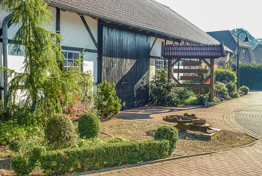 Außenansicht der großen Scheune des Museums auf dem Hölscherhof