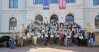 Teilnehmer*innen der Jahrestagung 2022 vor dem Landesmuseum Natur und Mensch in Oldenburg 