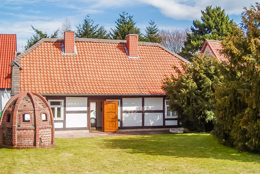 Glasmacherhaus mit Agricolaofen - Glasmuseum Grünenplan