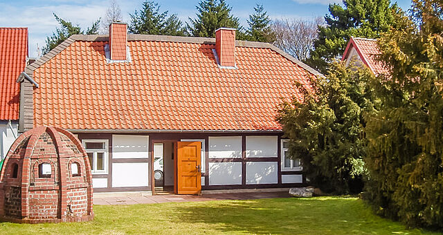 Glasmacherhaus mit Agricolaofen - Glasmuseum Grünenplan