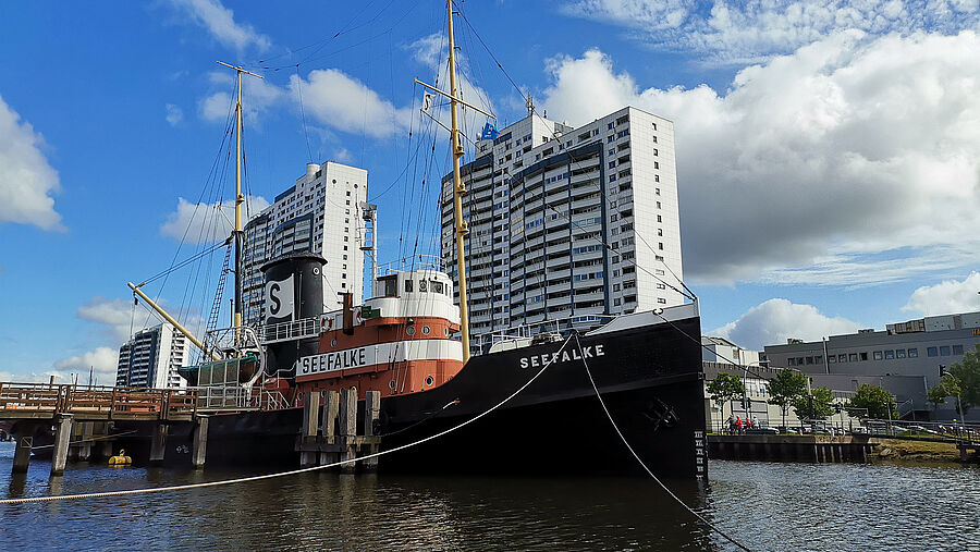 Der Hochsee-Bergungsschlepper SEEFALKE im Museumshafen kann besichtigt werden.