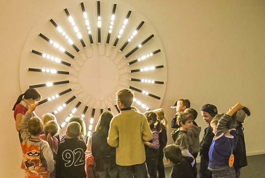 Mitmachführung im Lichtlabor für Kinder im Kunstmuseum Celle