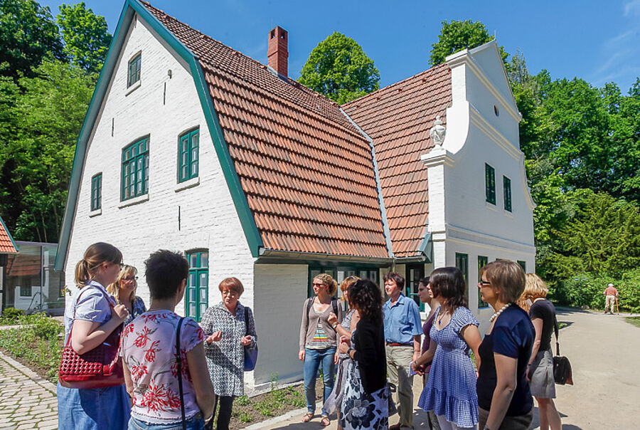 Besucher im Barkenhoff-Garten