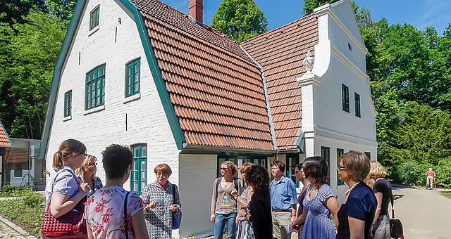 Besucher im Barkenhoff-Garten