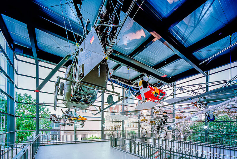 Voliere im Hubschraubermuseum 