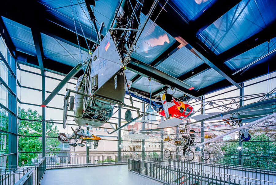 Voliere im Hubschraubermuseum 