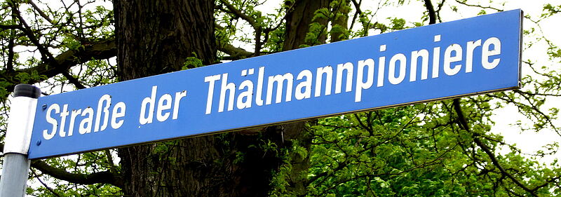 "Straße der Thälmannpioniere", Foto: Ulrich Kropp Straßenschild "Straße der Thälmannpioniere"