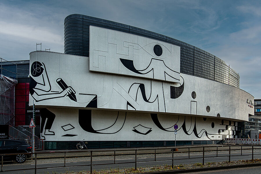 Aussenansicht des Horst-Janssen-Museums mit Fassadenkunst von Christoph Niemann, Tagansicht