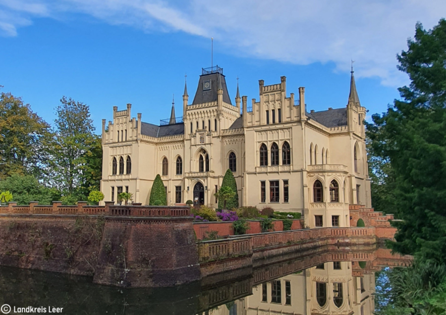Frontansicht Schloss Evenburg