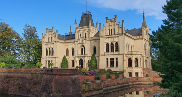 Frontansicht Schloss Evenburg