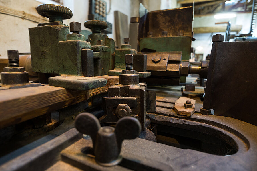 Historische Fräse in der Werkstatt