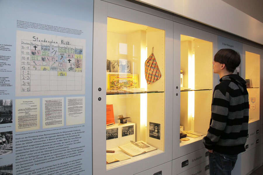Blick in die Abteilung Kindheit und Jugend im Nationalsozialismus im Schulmuseum Bremen