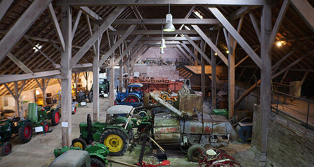 Blick in die Ausstellungshalle des Ostfriesischen Landwirtschaftsmuseums Campen