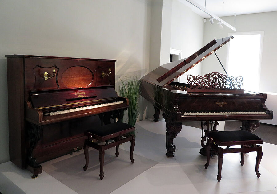 Wiege von Steinway & Sons - historische Klaviere im Steinway-Saal im Städtischen Museum Seesen
