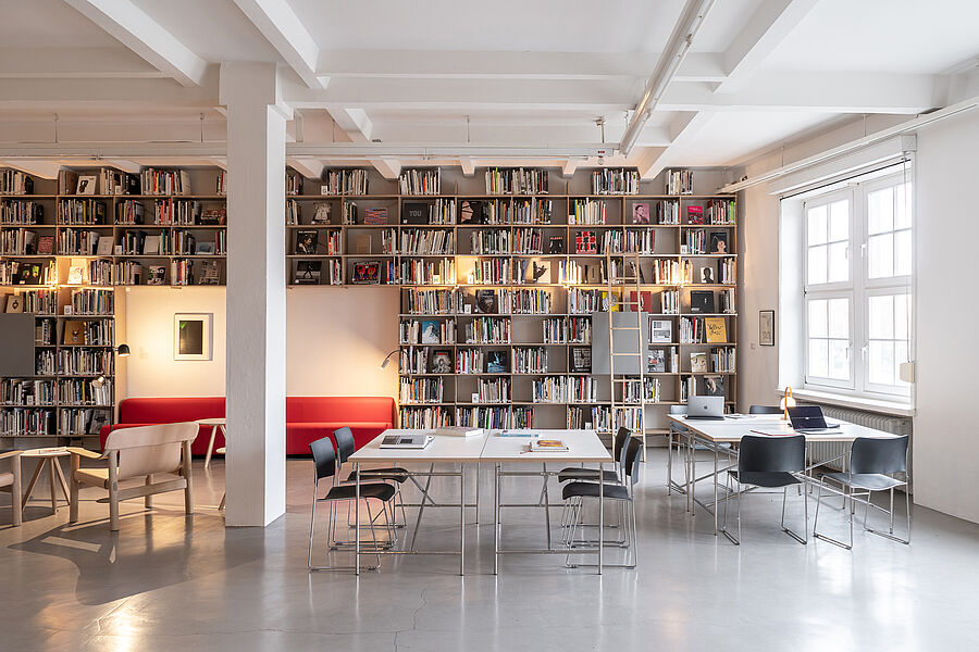 Blick in die Bibliothek der Weserburg