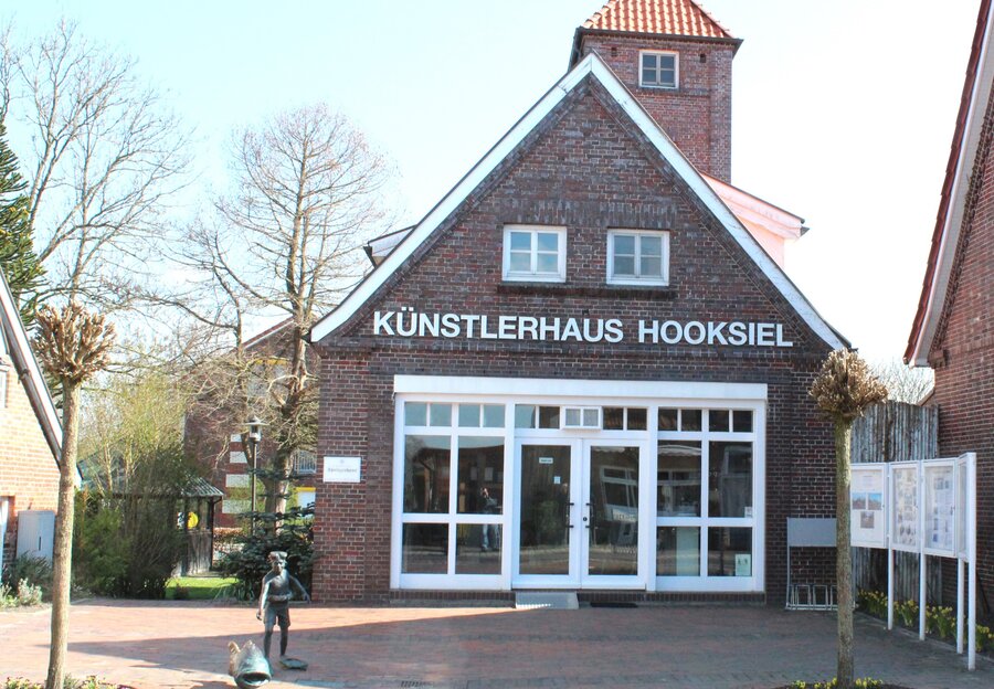 Außenansicht des Künstlerhauses Hooksiel