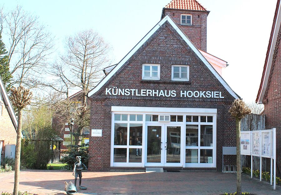 Außenansicht des Künstlerhauses Hooksiel