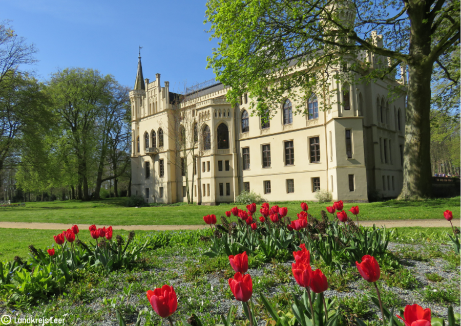 Rückansicht des Schlosses Evenburg