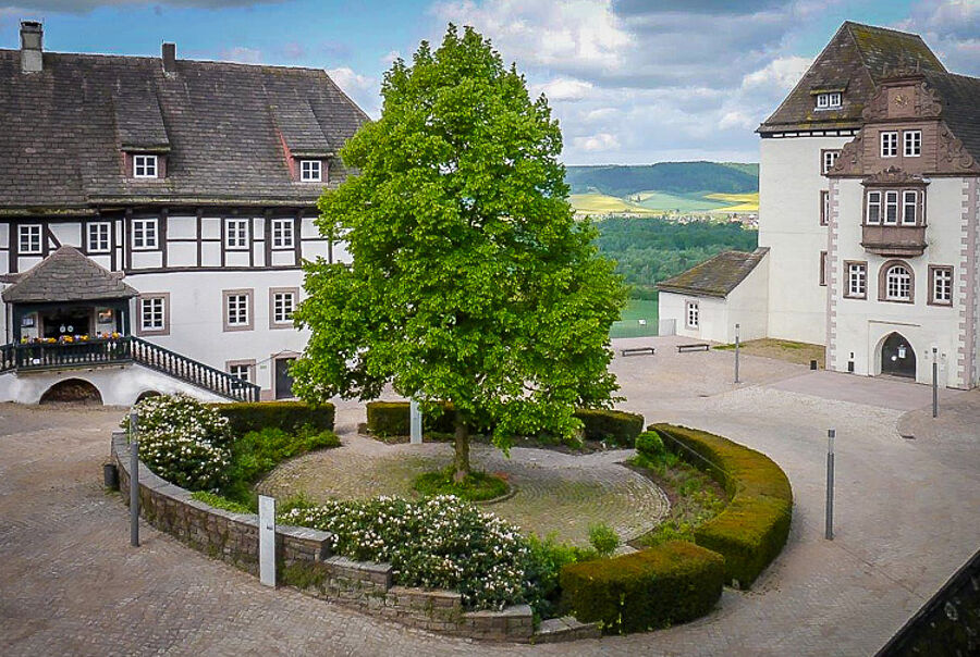 Außenaufnahme Schloss mit Museum der Porzellanmanufaktur FÜRSTENBERG