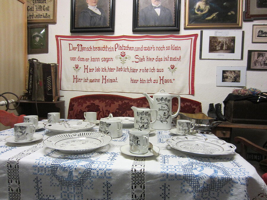 Esszimmer mit Kaffeetafel