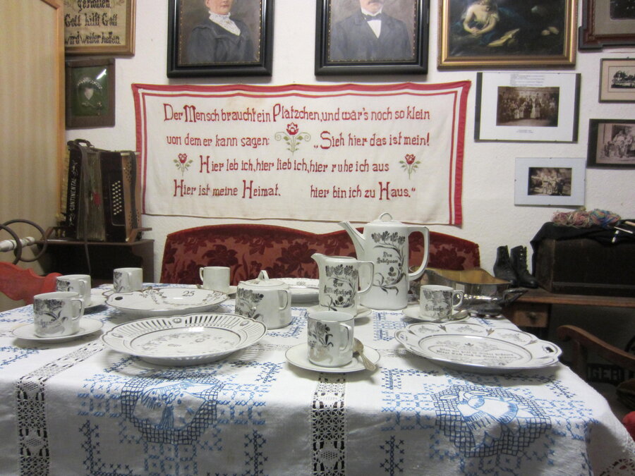 Esszimmer mit Kaffeetafel
