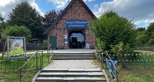 Das historische Eingangsgebäude am Kiekeberg