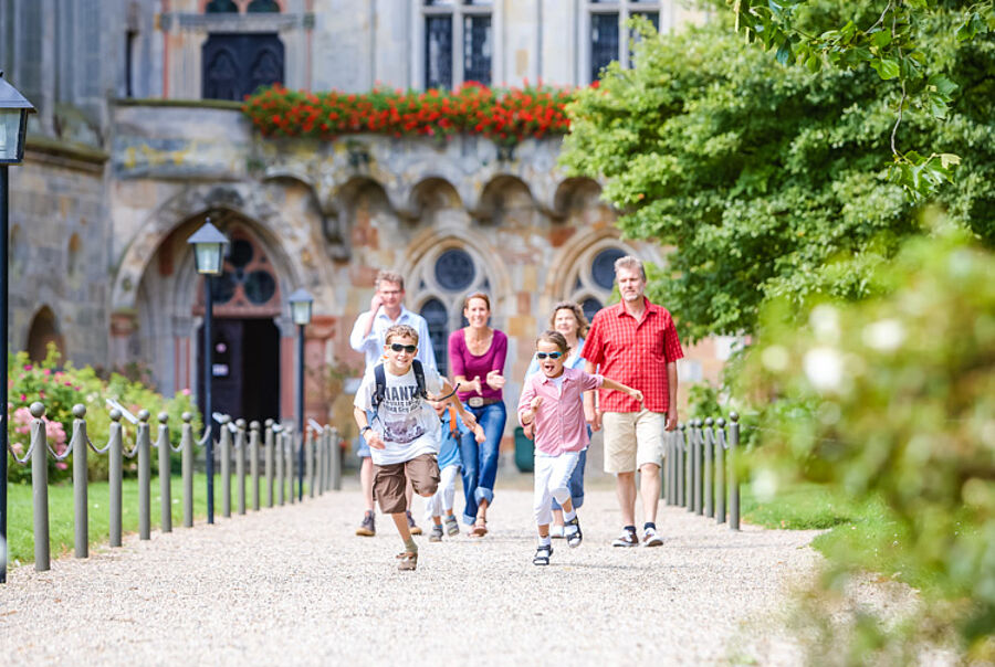 Familie vor der Burg Bentheim