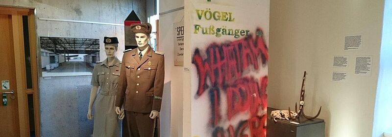 Blick in die Ausstellung "DDR. Schlaglichter auf Staat und Alltag", Foto: Die Eulenburg - Museum Rinteln Blick in die Ausstellung "DDR. Schlaglichter auf Staat und Alltag"