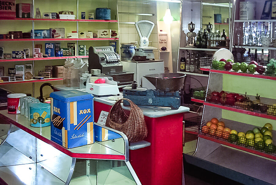 Innenansicht eines Lebensmittelladens aus den 50er Jahren