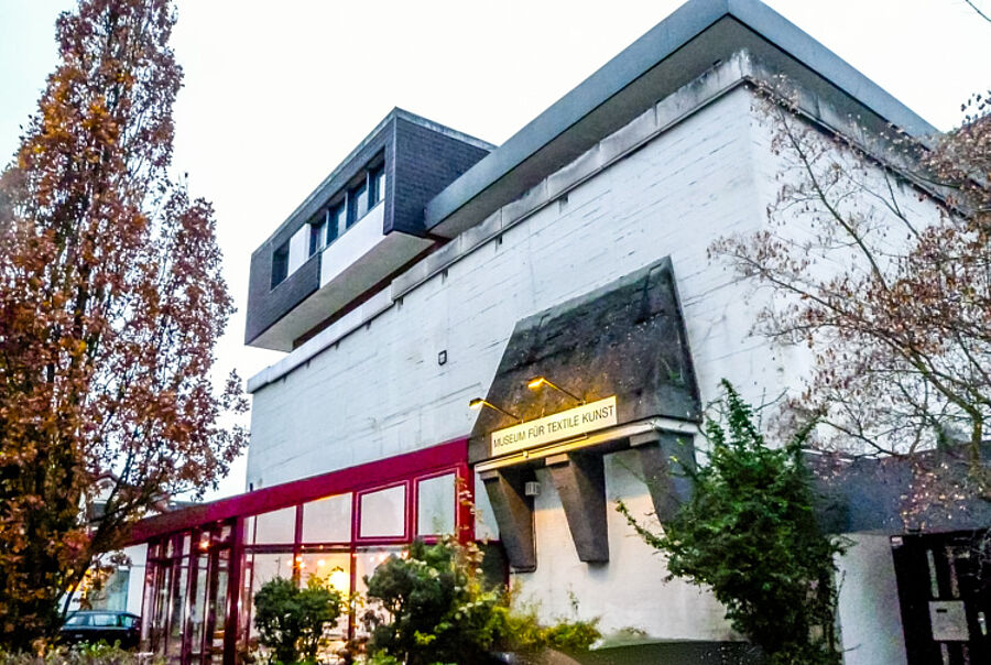 Außenansicht des Gebäudes des Museums Bunker in Hannover-Kirchrode