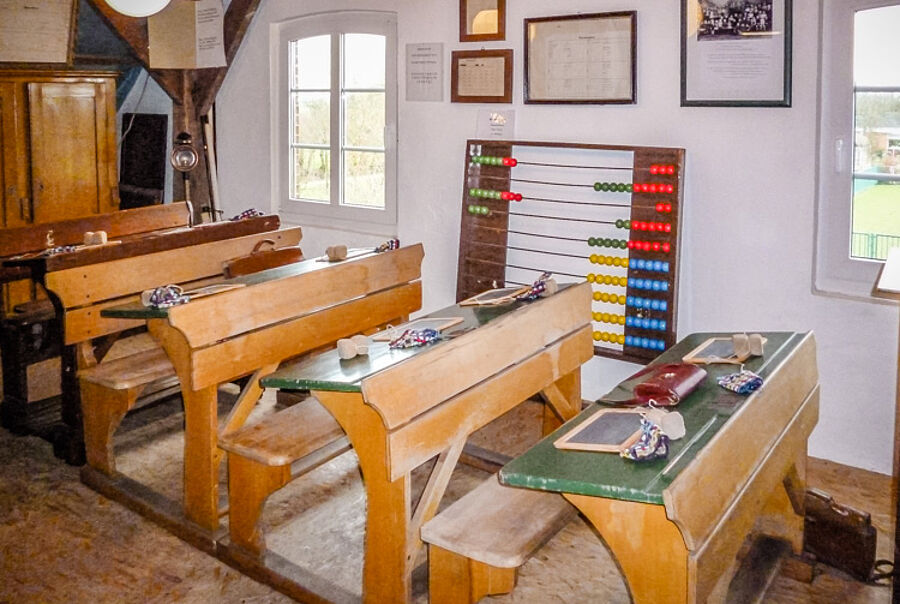 Ausstellungsraum "Klassenzimmer" im Heimatmuseum Geversdorf