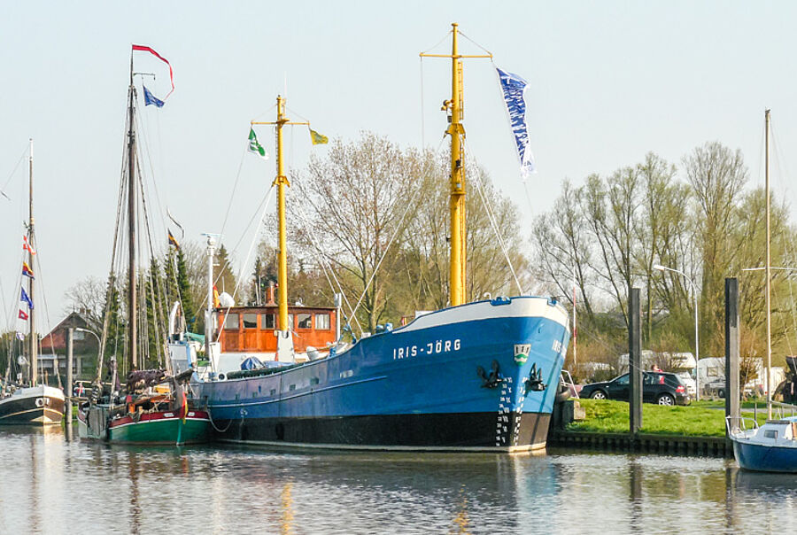 Schiff IRIS-JÖRG im Hafen