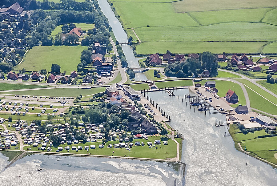 Luftbild vom Hafen in Fedderwardersiel