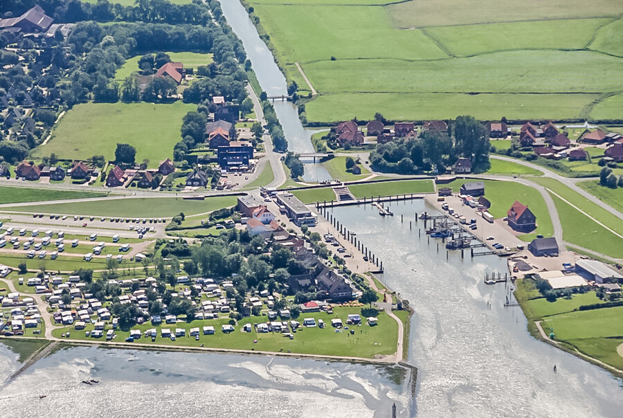 Luftbild vom Hafen in Fedderwardersiel