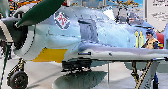 Restauriertes Jagdflugzeug aus dem 2. Weltkrieg