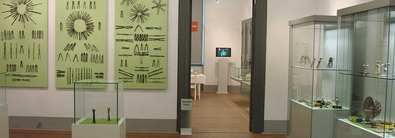Blick in die Ausstellung "Der Metall-Nussknacker", Foto: Museum Viadrina Blick in die Ausstellung "Der Metall-Nussknacker"