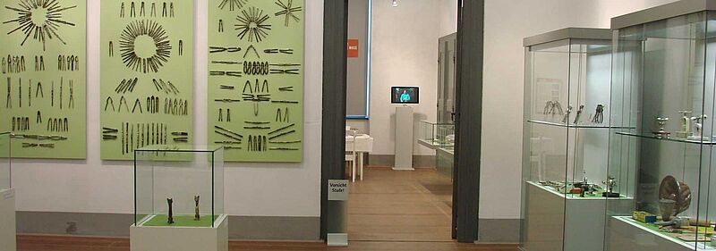 Blick in die Ausstellung "Der Metall-Nussknacker", Foto: Museum Viadrina Blick in die Ausstellung "Der Metall-Nussknacker"