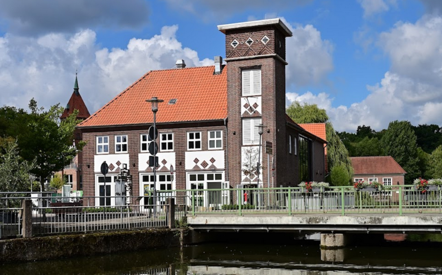 Das Urgeschichtliche Zentrum Wildeshausen findet sich im Alten Feuerwehrhaus an der Hunte. Foto: Andreas Jaeck, UZW