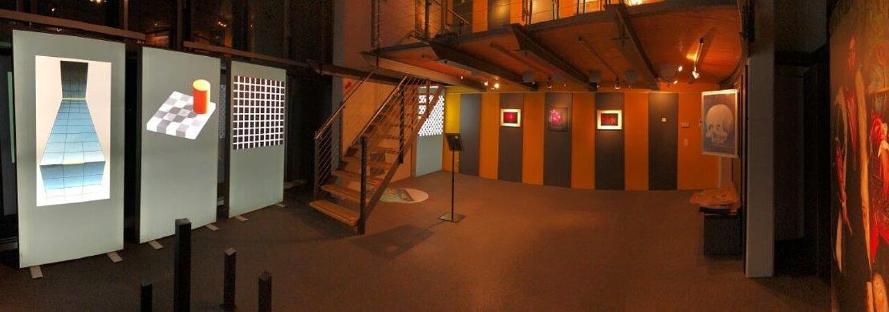 Blick in die Ausstellung "Magie des Lichts", Foto: Die Eulenburg - Museum Rinteln Blick in die Ausstellung "Magie des Lichts"