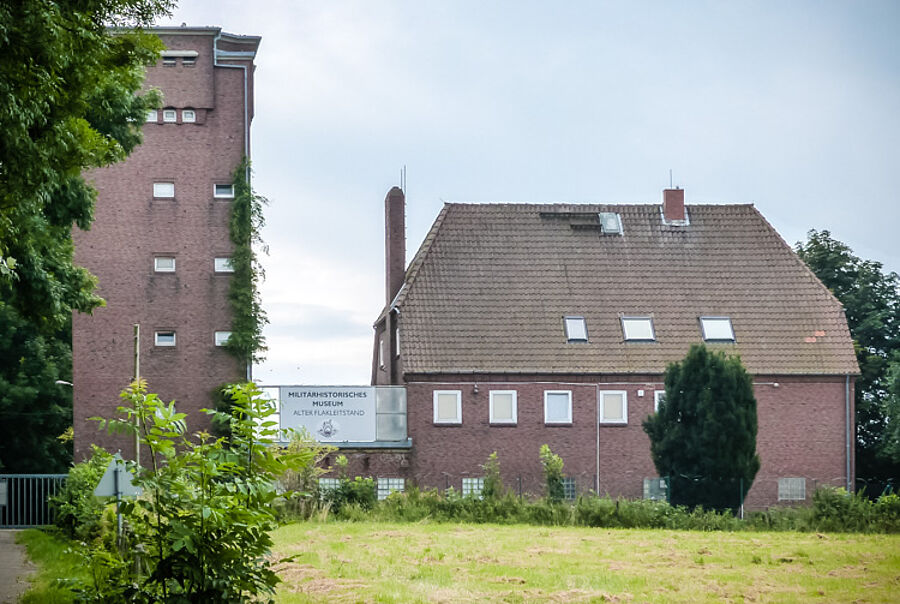 Aussenansicht des Militärhistorischen Museums „Alter Flakleitstand"