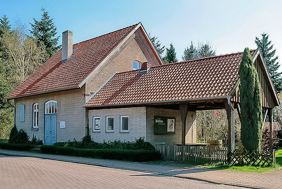 Außenansicht des Schulmuseums Alte Dorfschule